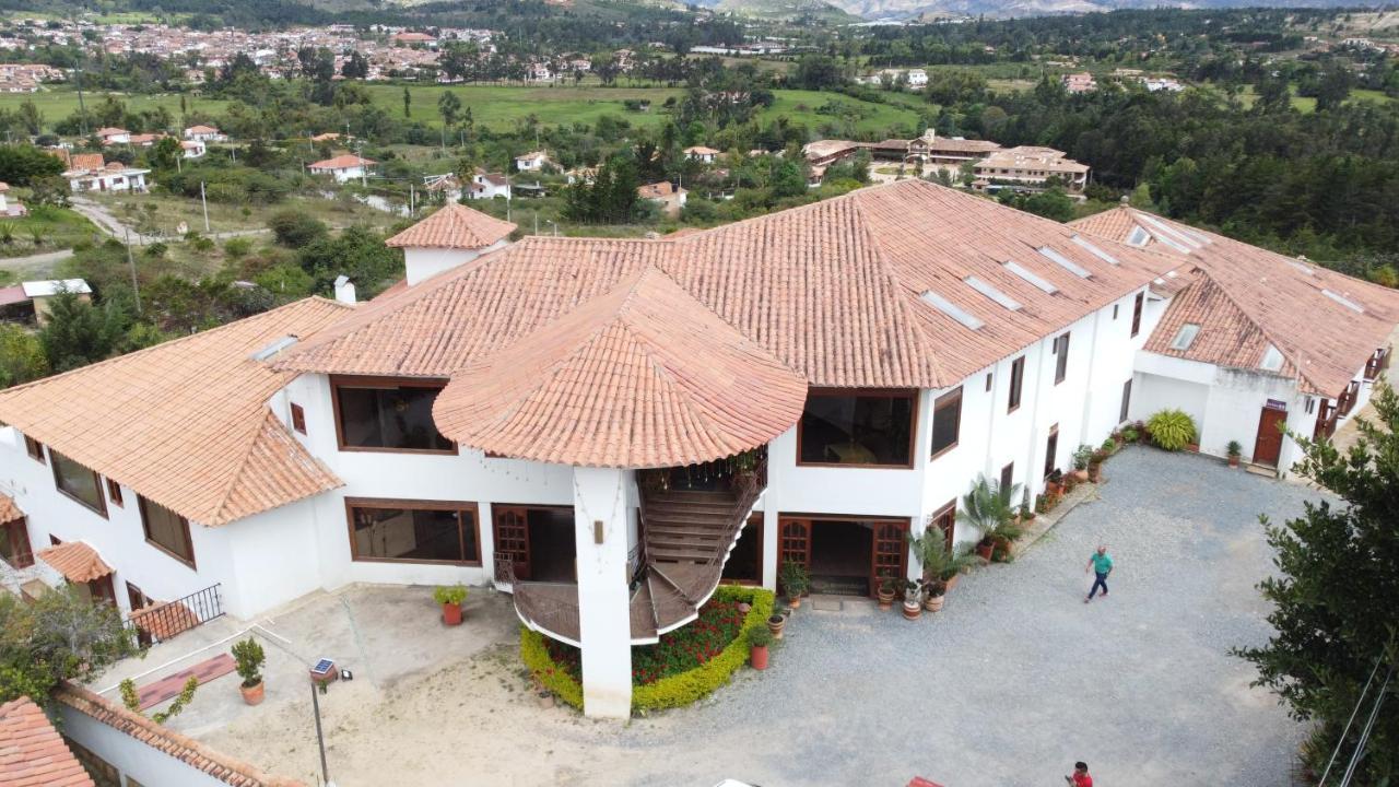 Hotel Puente Piedra บียาเดเลย์บา ภายนอก รูปภาพ
