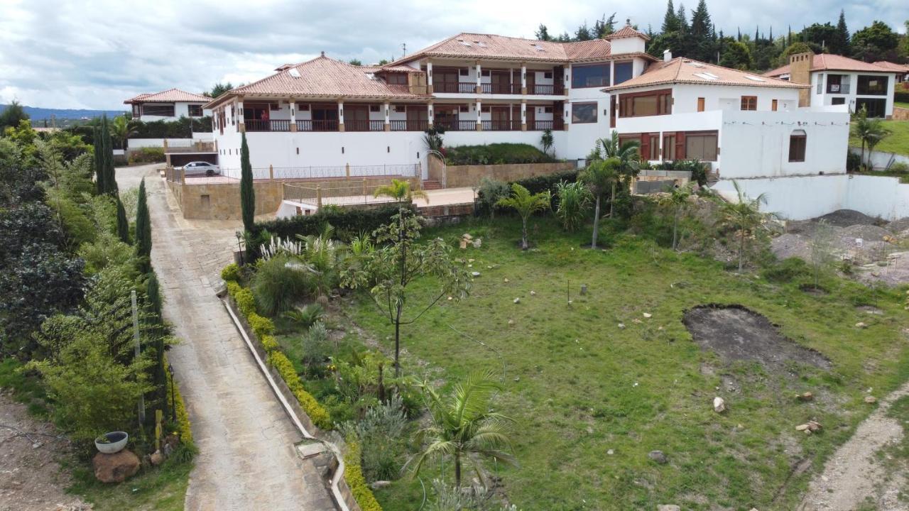 Hotel Puente Piedra บียาเดเลย์บา ภายนอก รูปภาพ