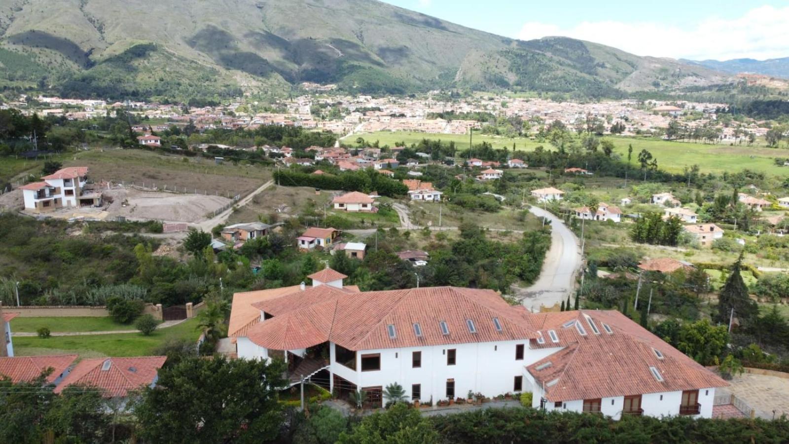 Hotel Puente Piedra บียาเดเลย์บา ภายนอก รูปภาพ