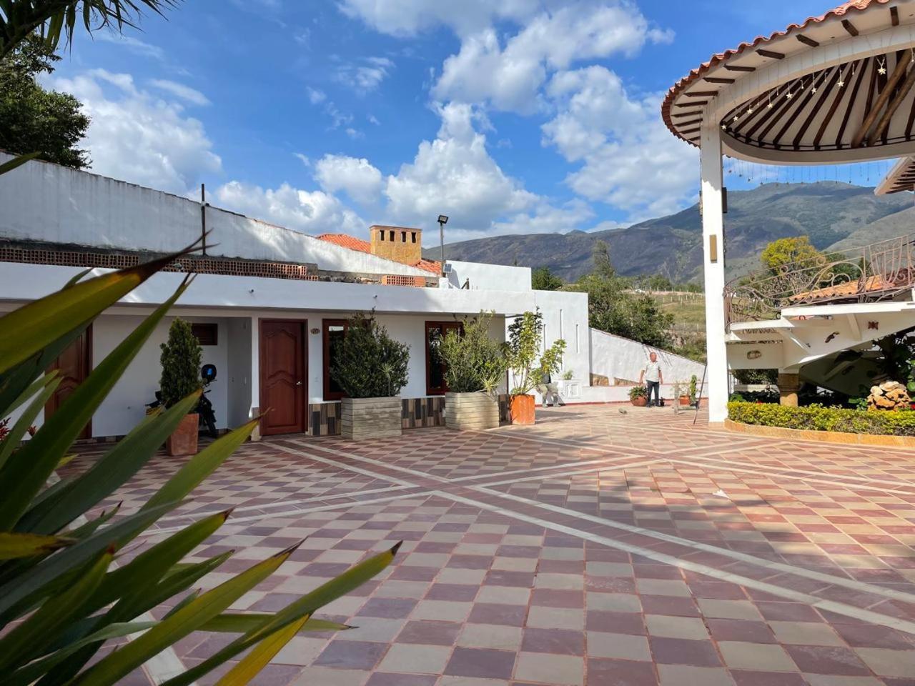 Hotel Puente Piedra บียาเดเลย์บา ภายนอก รูปภาพ