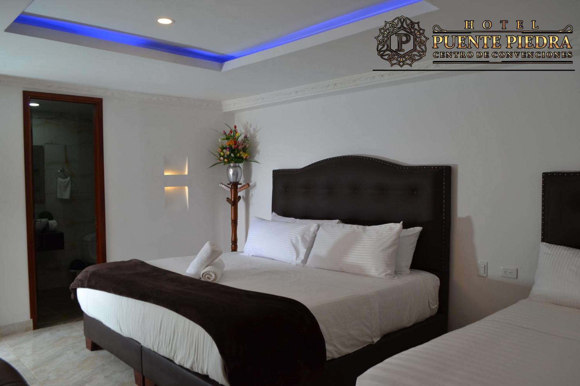 Hotel Puente Piedra บียาเดเลย์บา ภายนอก รูปภาพ