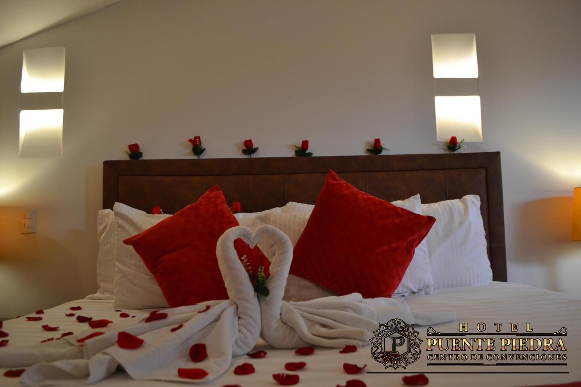 Hotel Puente Piedra บียาเดเลย์บา ภายนอก รูปภาพ